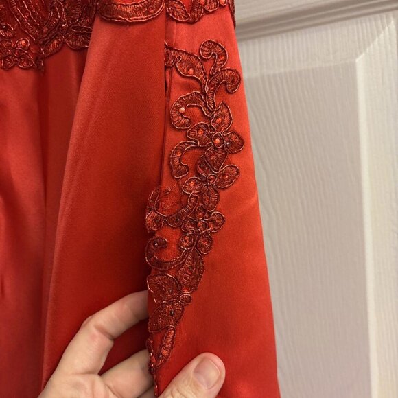 NWT Red Beaded Satin Lace Off Shoulder Ball Gown. White By Soieblu. Formal. Sz L - Picture 14 of 15
